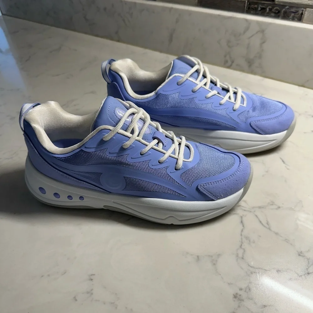 Easy Spirit Blue and White Athletic Shoes with Cushioned Sole
